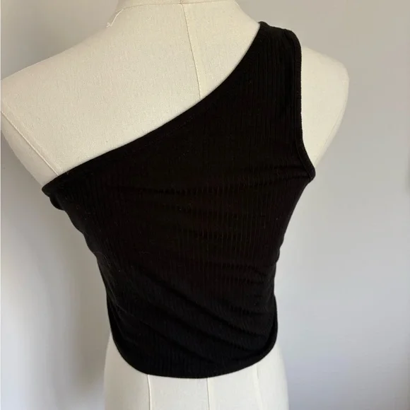 Black One-Shoulder Ribbed Top - Picture 3 of 5